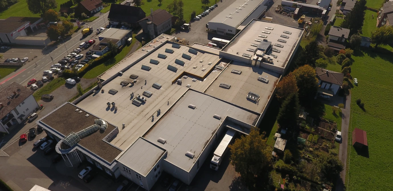 Das Rattpack-Areal in Dornbirn: Nach dem Auszug des Verpackungsspezialisten wird Käufer Rhomberg die gut 17 500 m2 behutsam weiterentwickeln. Das Rattpack-Areal in Dornbirn: Nach dem Auszug des Verpackungsspezialisten wird Käufer Rhomberg die gut 17 500 m2 behutsam weiterentwickeln.
